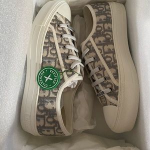 Christian Dior grey women’s runners!